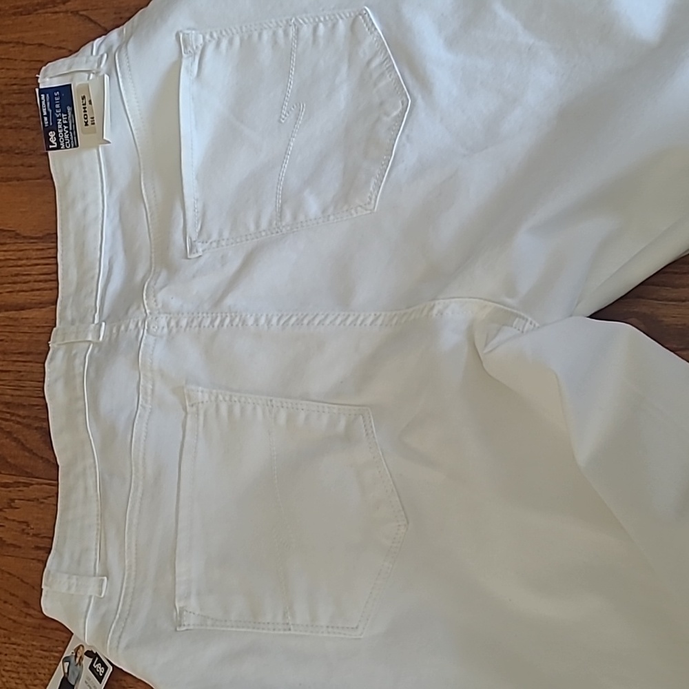 NWT - Lee White Capri Pant - Picture 10 of 10